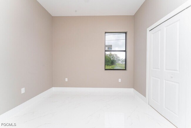 Building Photo - 3900 9th St SW