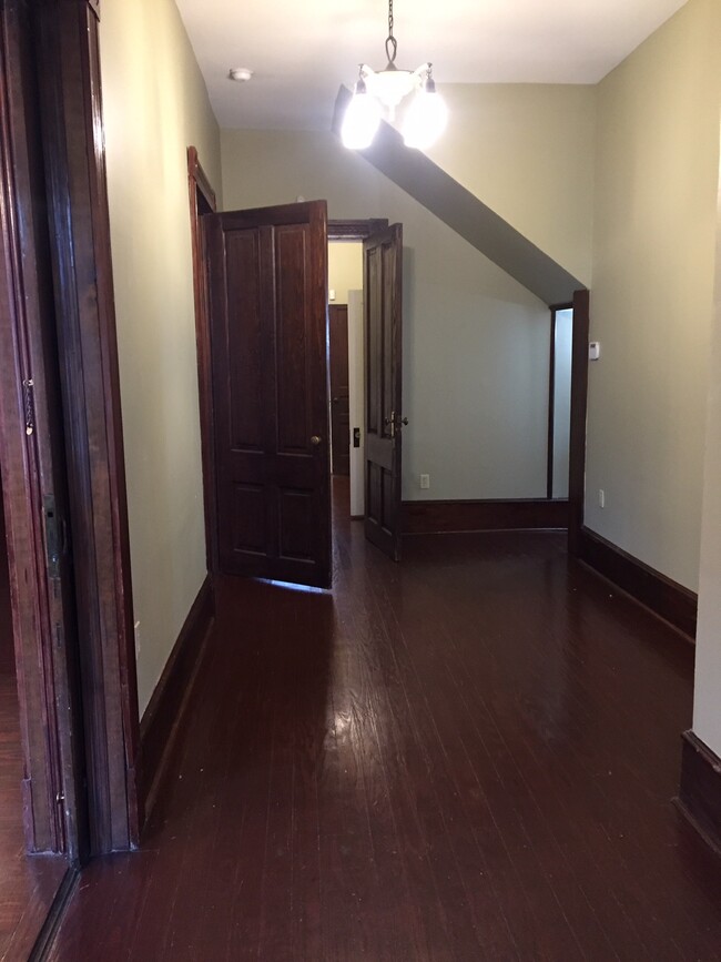 Front Entry Room - 1520 S Louisiana St