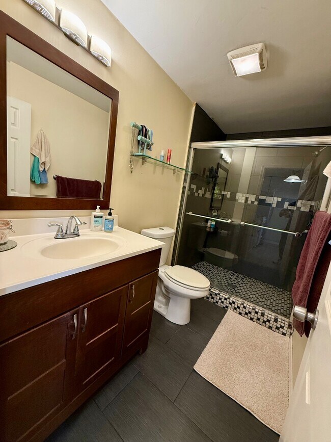 Building Photo - 7102 Mohawk St