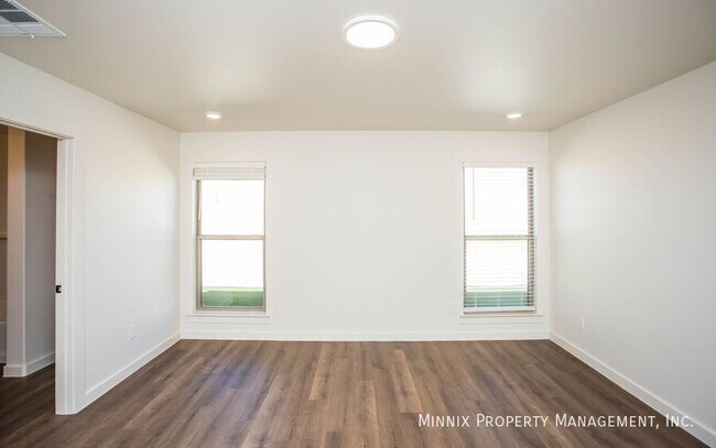 Building Photo - 2134 Langford Ave