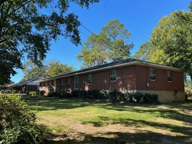 Building Photo - 906 Spring Ave