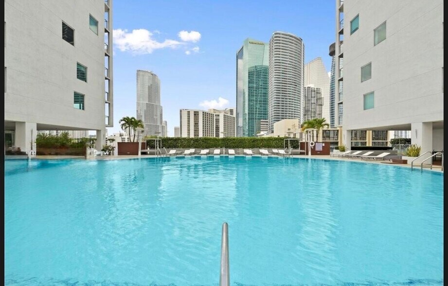 Building Photo - 500 Brickell Ave