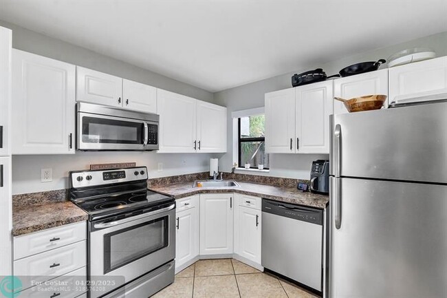 Building Photo - 2534 NW 49th Terrace