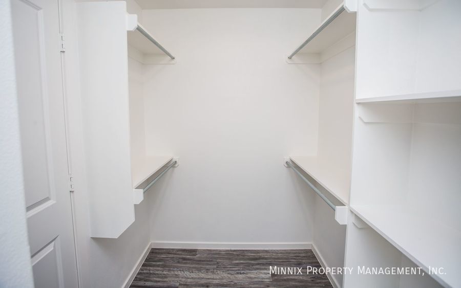 Building Photo - 1924 Langford Ave