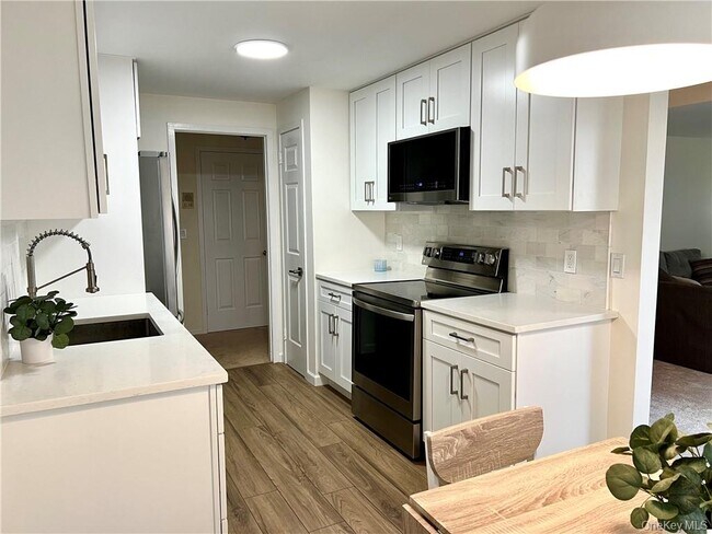 Building Photo - 1604 Holly Stream Ct