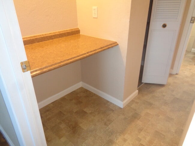 Building Photo - 1518 Upland Dr