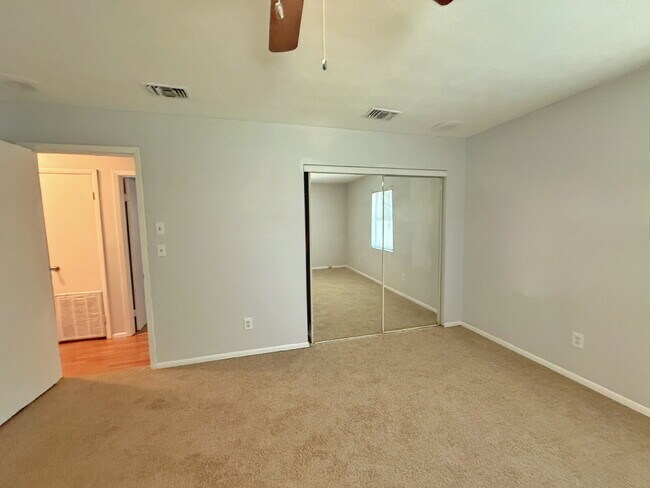 Building Photo - North Airport Manufactured Home on quiet street.