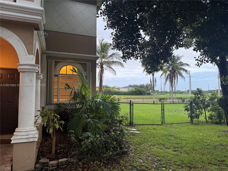 Building Photo - 12701 SW 49th Ct