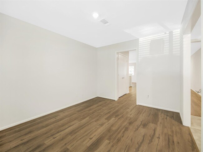 Building Photo - 5830 Ettrick Dr