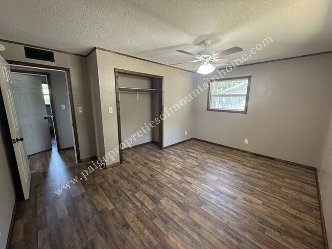 Building Photo - 1016 Kentwood Dr