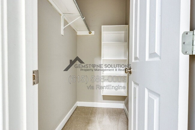Building Photo - 1012 McKenna Dr
