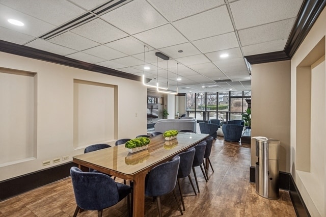 Building Photo - 10 E Ontario St