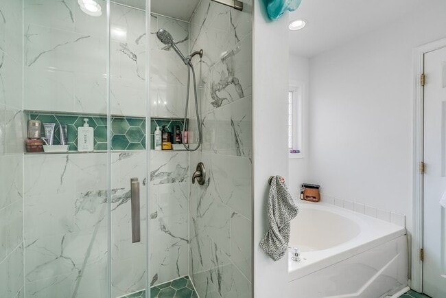 Building Photo - 2325 Rudder Ct