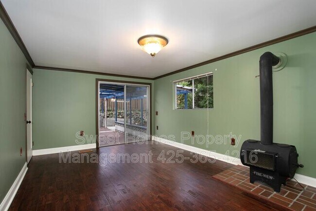 Building Photo - 1338 N 152nd St