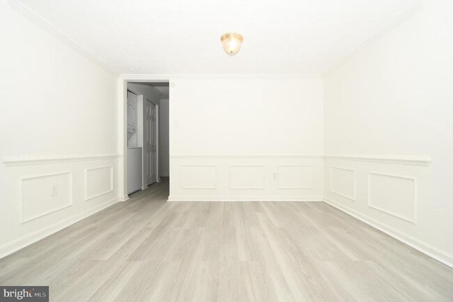 Building Photo - 8635 Union Pl