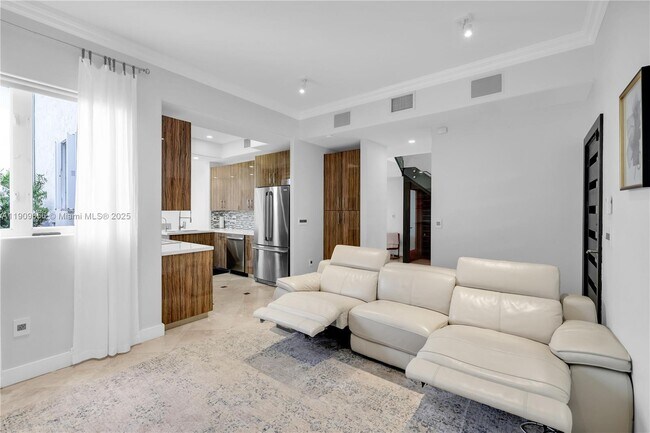 Building Photo - 3015 NE 208th St