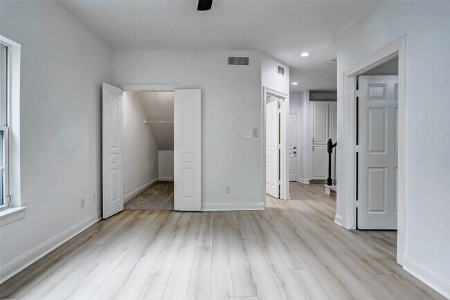 Building Photo - 5 Versante Ct