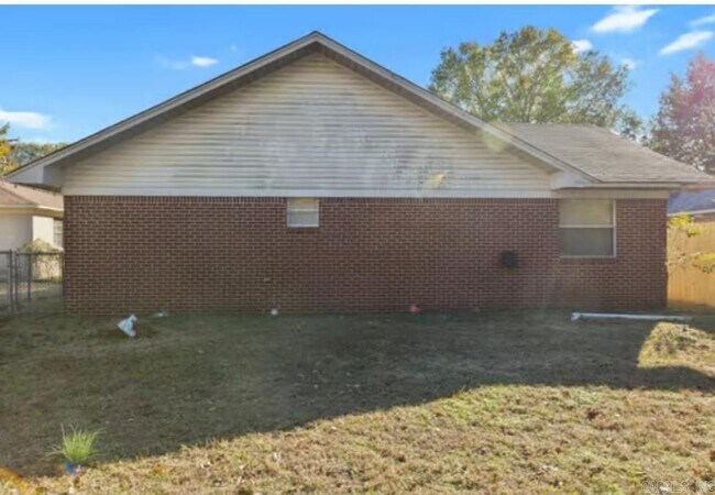 Building Photo - 2004 Hairston Ave