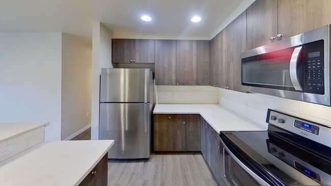 Building Photo - Spacious 2-Bedroom, 2-Bathroom Townhome in West Olympia — Apply Today and get March FREE!!