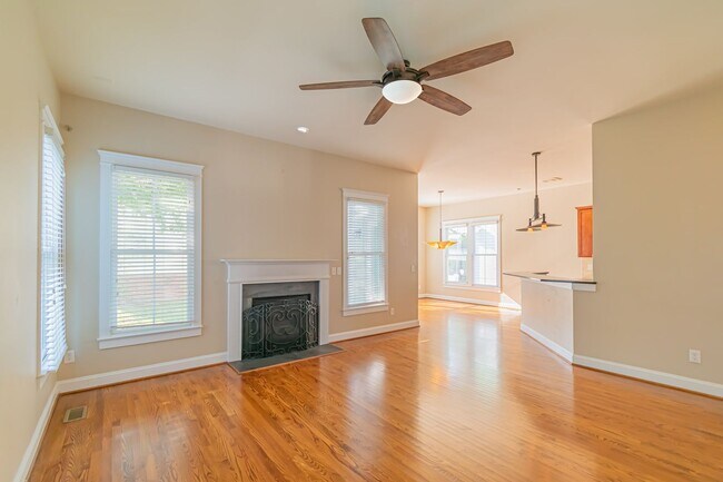 Building Photo - Stunning home in Baxter Village