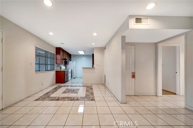 Building Photo - 5315 Zelzah Ave