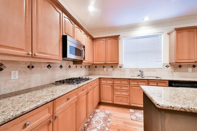Building Photo - 845 Rosine St