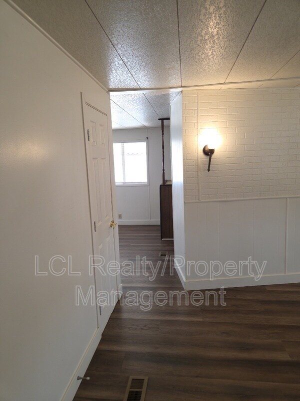 Building Photo - 27642 Van Buren Ave