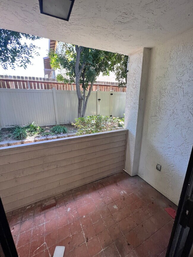 Building Photo - $2,500 - 2 Bed / 1 Bath Condo in El Cajon