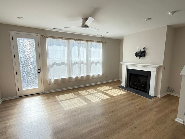 Building Photo - Nearly New Davidson Townhome | 3BR + Flex Space | 2-Car Garage | Minutes to Downtown