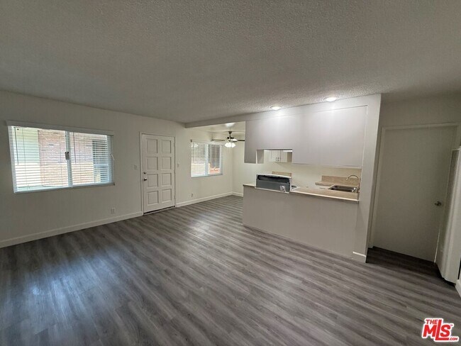 Building Photo - 13400 Cordary Ave