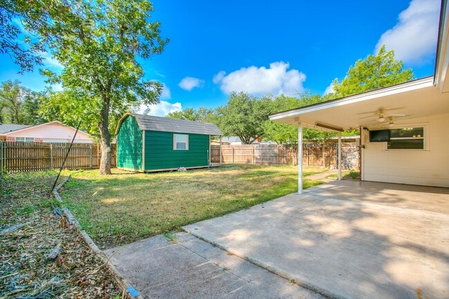Building Photo - 2713 Canyon Creek Dr