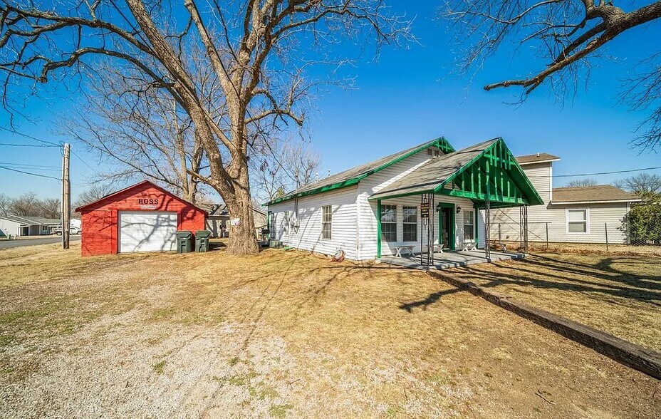 Building Photo - 1001 N Chickasaw Ave