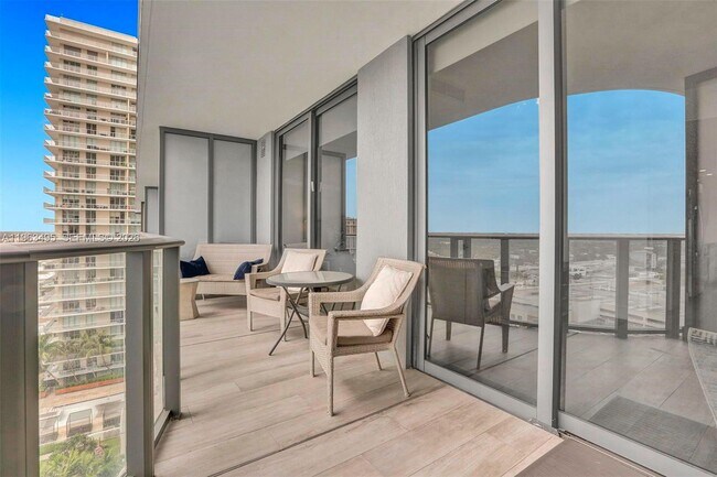 Building Photo - 121 NE 34th St