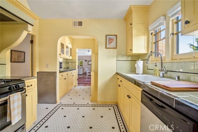 Building Photo - 8246 4th St