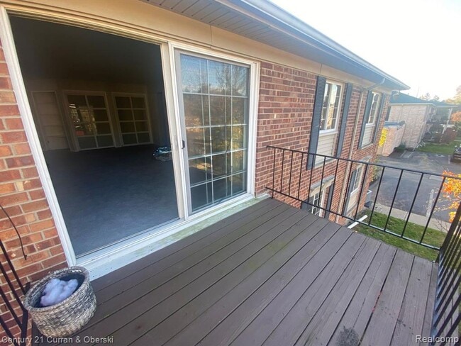 Building Photo - 6121 Orchard Lake Rd