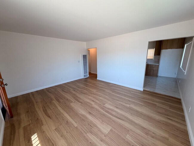 Building Photo - Completely Remodeled 2 Bed, 1 Bath in San Pedro w/ Garage Parking!