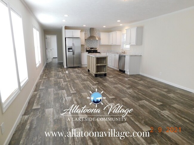 Building Photo - Lake Allatoona Living and 1 mile from Down...