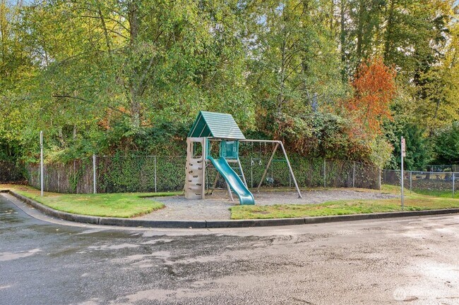 Building Photo - 1608 Hollow Dale Pl