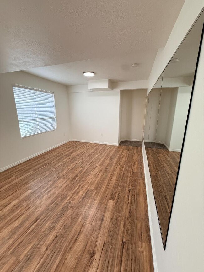 Building Photo - 8825 Jefferson Dr