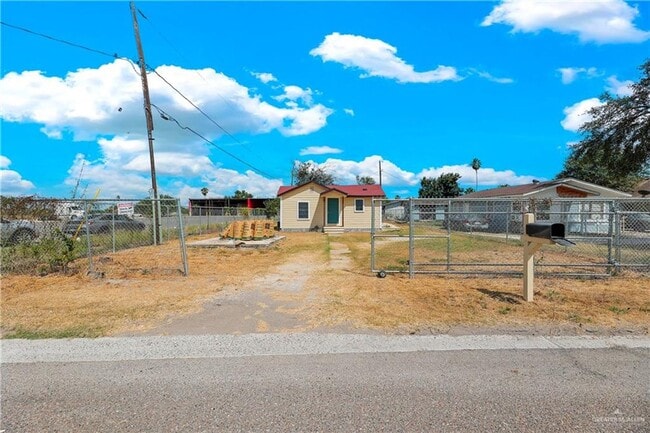 Building Photo - Charming 2-Bedroom Home with Central AC and Fenced Lot!