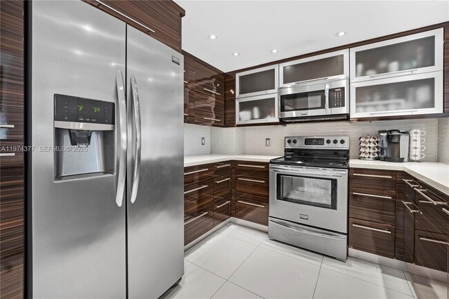 Building Photo - 1985 S Ocean Dr