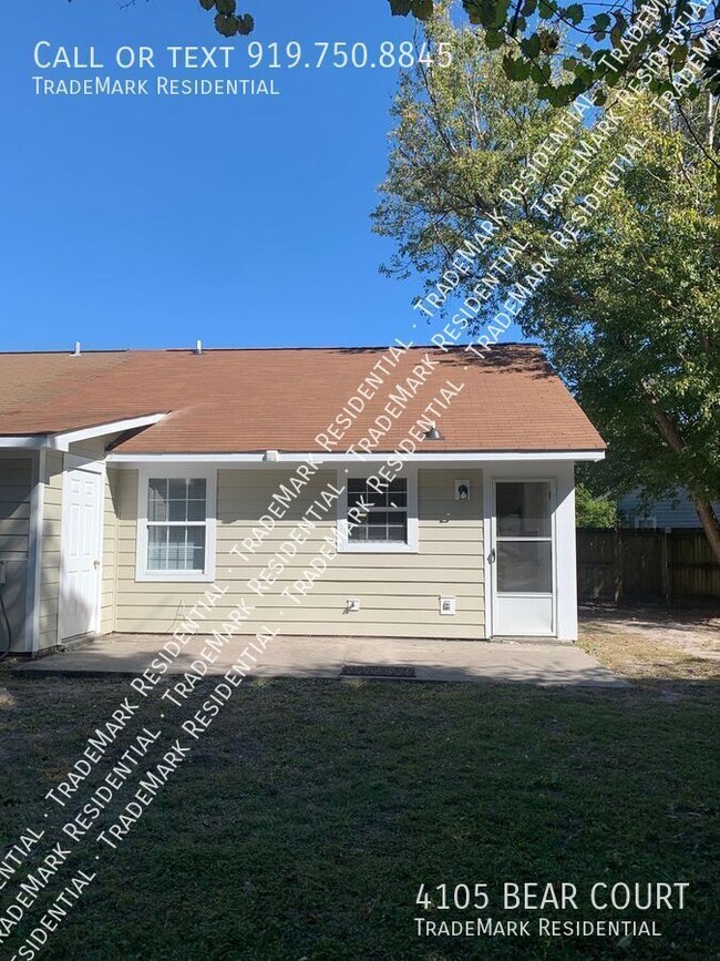 Building Photo - 2 Bedroom 2 Bath Townhome with fenced back...