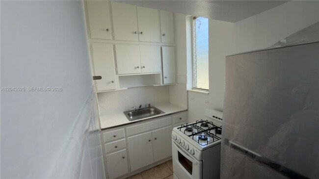 Building Photo - 808 84th St