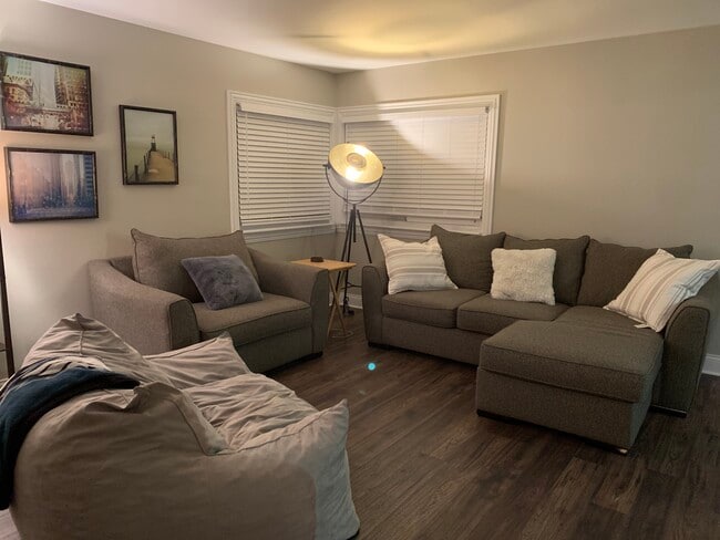 Building Photo - 436 N Gerard Ave