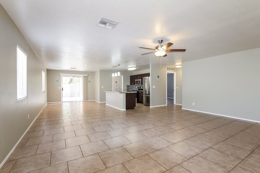 Building Photo - 14285 N Gil Balcome Ct