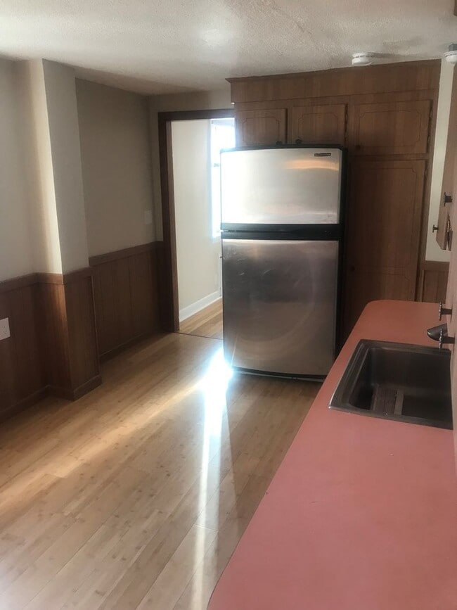 Building Photo - Nice 3-bedroom 1-bath apartment in Stoughton
