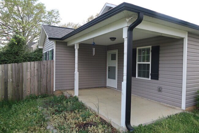 Building Photo - 210 Orch Pk Ln