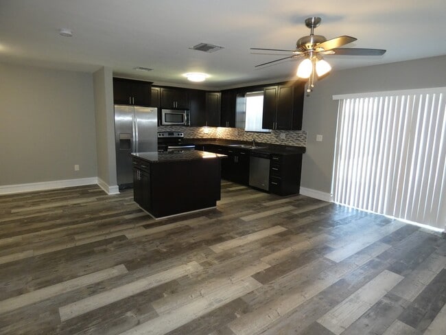 Building Photo - 14212 NE 4th Ave