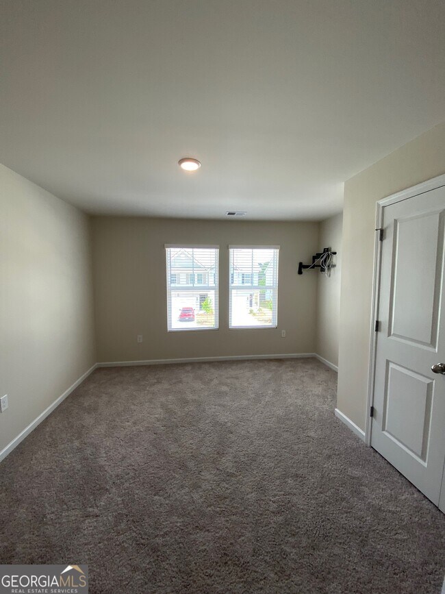 Building Photo - 1182 Westhampton Wy