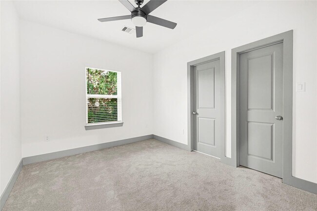 Building Photo - 4019 Stassen St